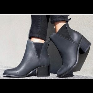 TOMS Black Leather Esme Boota